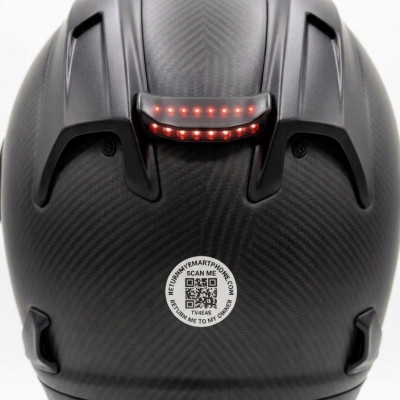 <p>Bescherm je waardevolle bezittingen tegen permanent verlies. Deze set premium, kras- en waterbestendige QR-stickers vormt het ultieme vangnet voor je smartphone, laptop, sleutels, drone of reisbagage. Geen batterijen die leeglopen, geen Bluetooth-beperkingen en absoluut geen maandelijks abonnement. Werkt wereldwijd en beschermt je privacy voor de volle 100%.</p>

<p>&nbsp;</p>

<p><meta charset="UTF-8" /><b>Formaat:</b>&nbsp;40 mm doorsnede,</p>

<p><b>eigenschappen:</b>watervast en UV-bestendig,</p>

<p><b>Materiaal sticker:</b>Vinyl, metallic-grijs, permanent hechtend, merk 3M</p>

<p><b>Beschermlaag:</b>mat laminaat(dit is een transparante extra beschermlaag)</p> #16